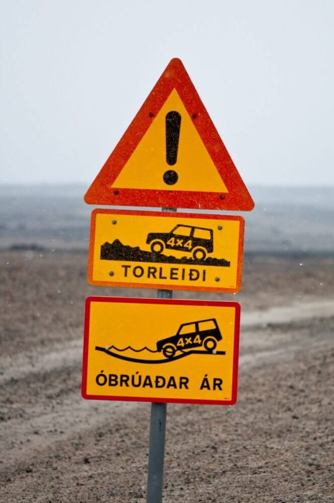Car rental Iceland Traffic Sign